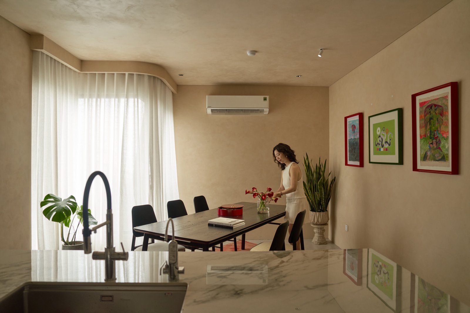 Terra Dining Table – Bàn ăn phong cách Bắc Âu, gỗ sồi nhập khẩu